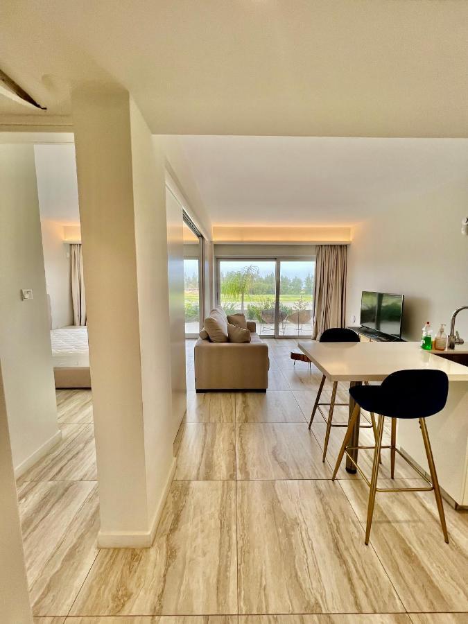 Emerald Suites Протарас Екстер'єр фото