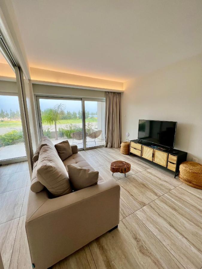 Emerald Suites Протарас Екстер'єр фото