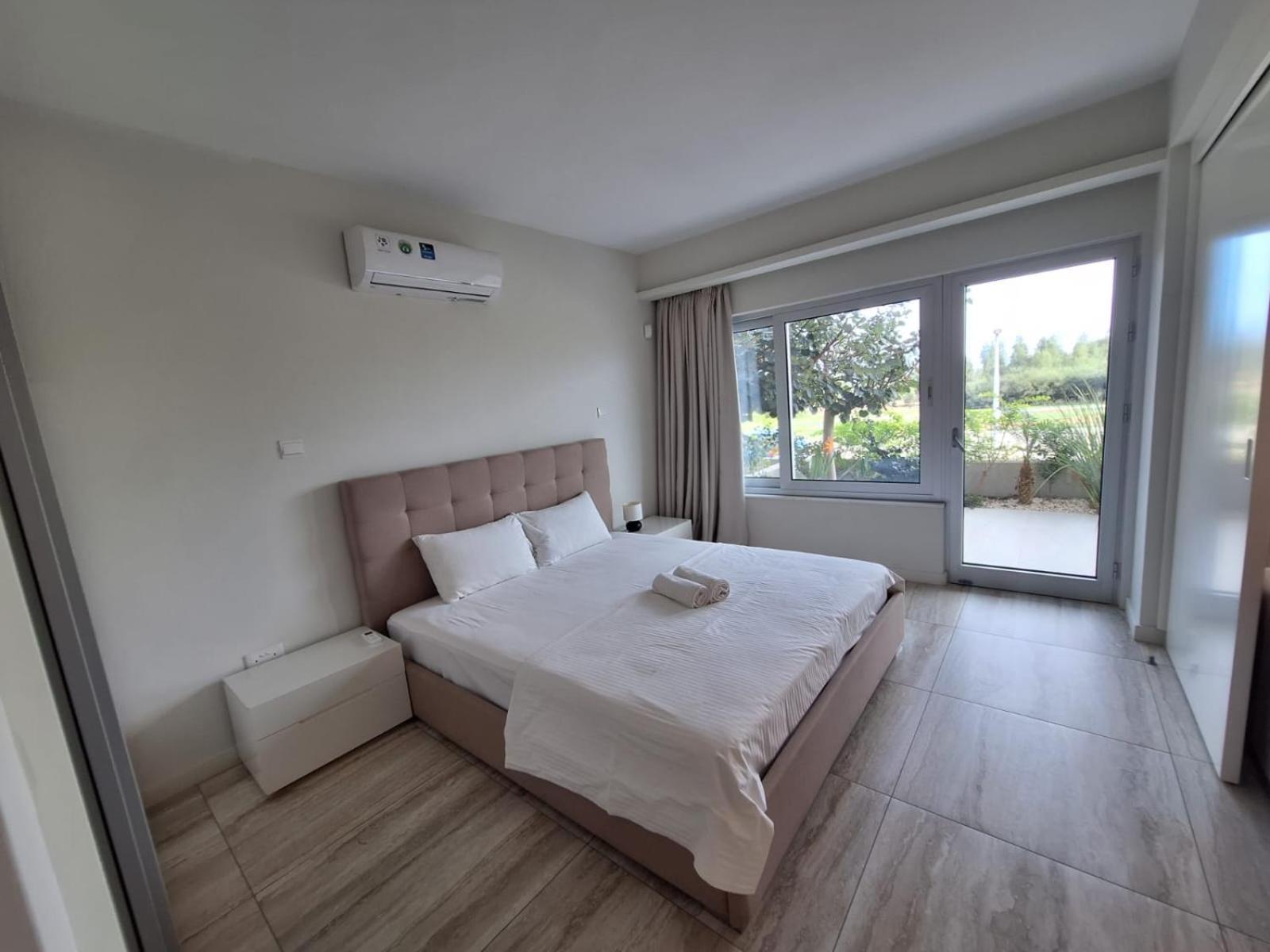 Emerald Suites Протарас Екстер'єр фото