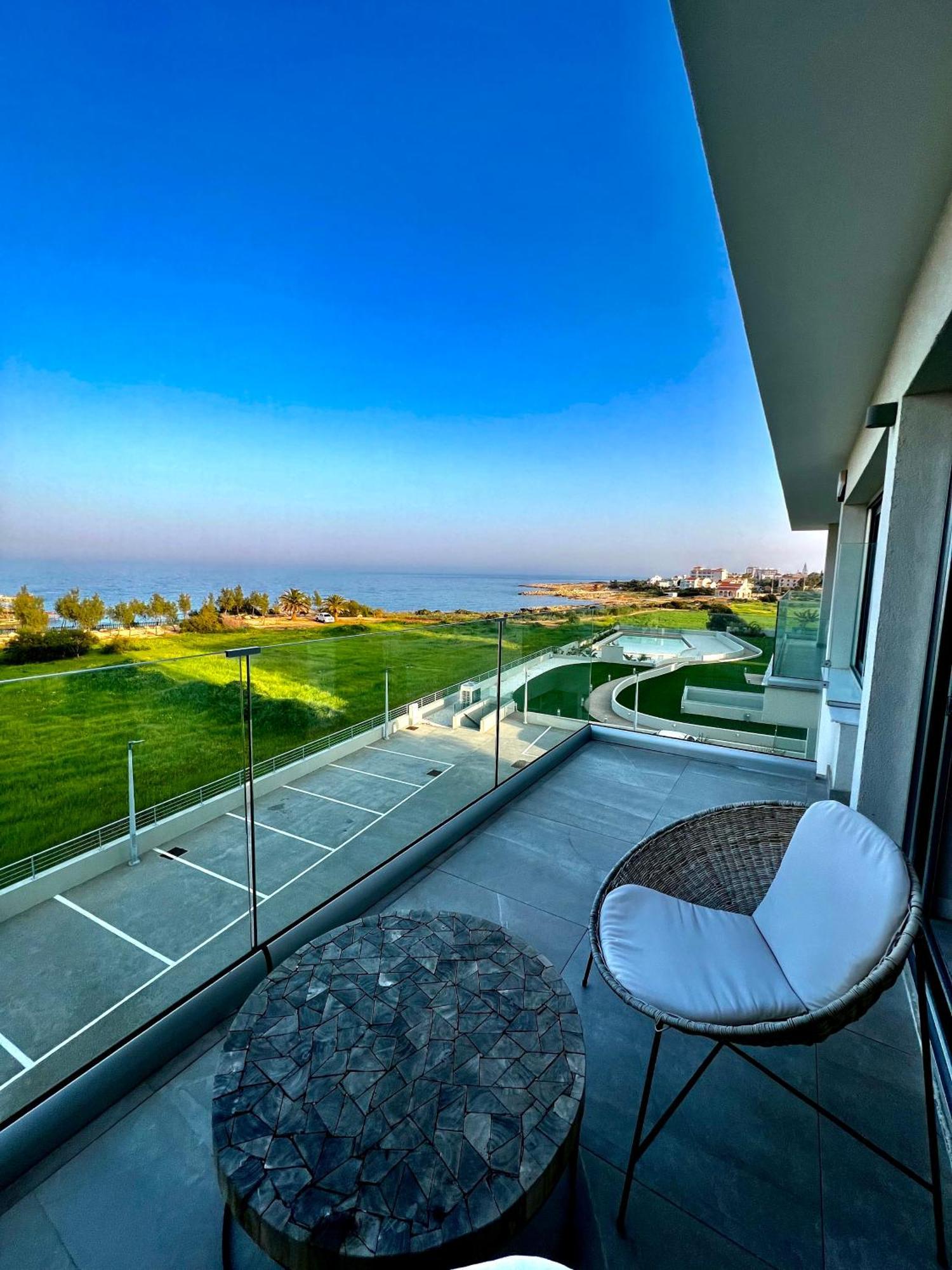 Emerald Suites Протарас Екстер'єр фото