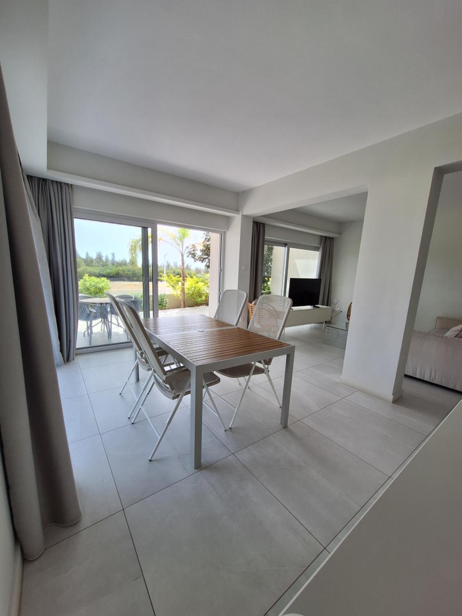 Emerald Suites Протарас Екстер'єр фото