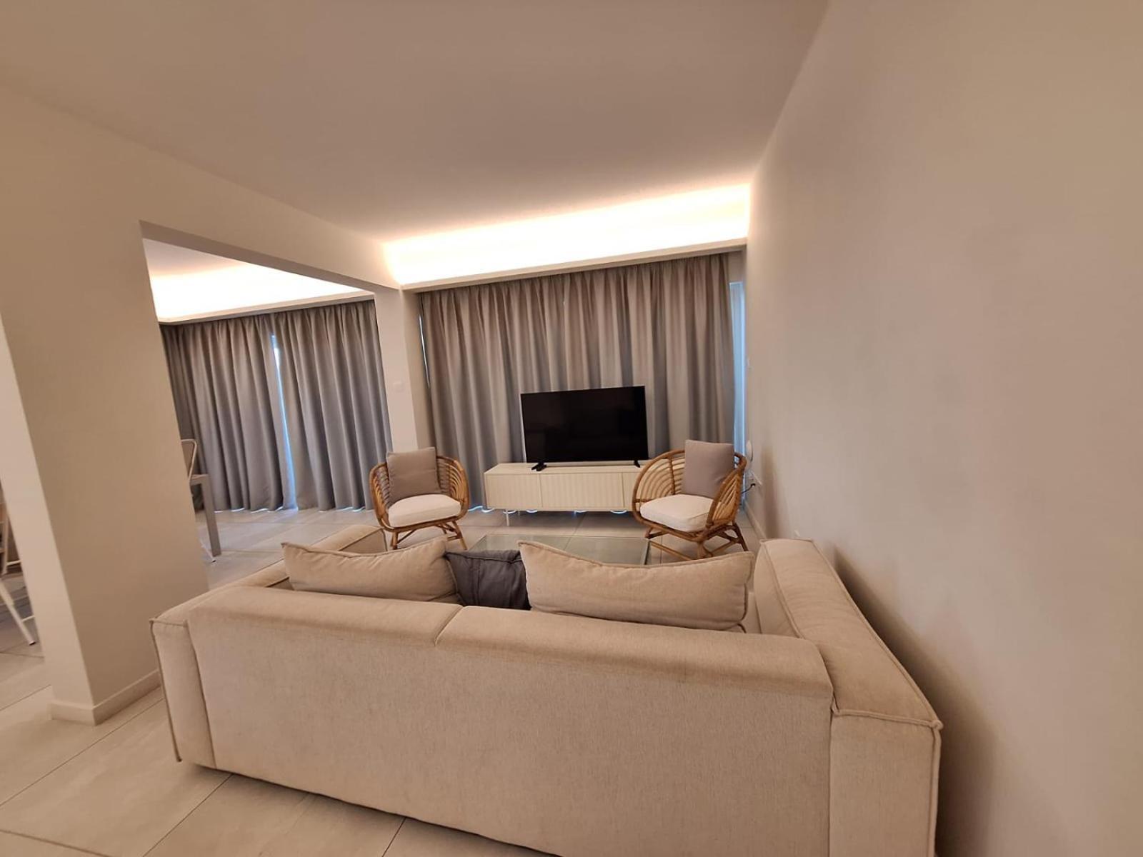 Emerald Suites Протарас Екстер'єр фото