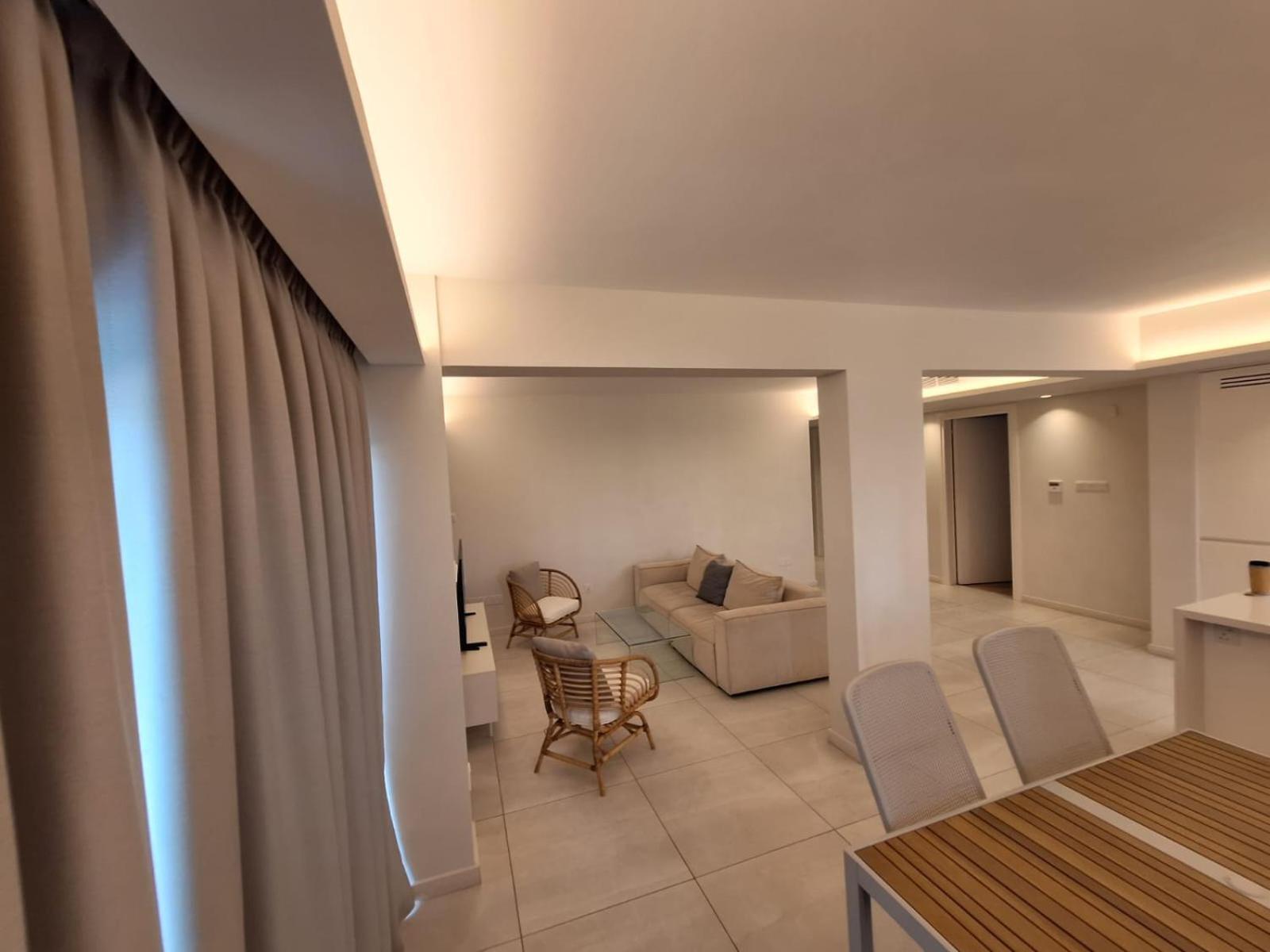 Emerald Suites Протарас Екстер'єр фото