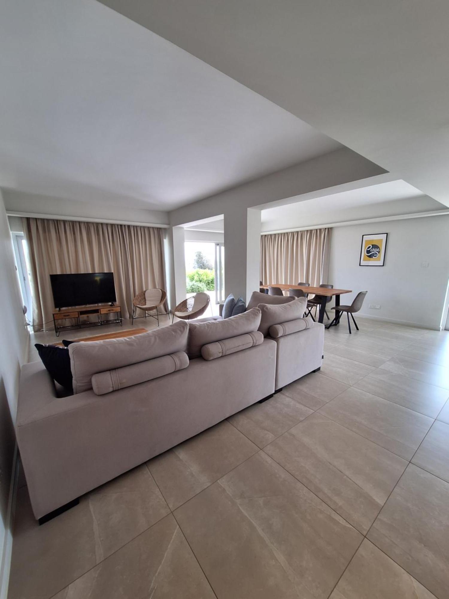 Emerald Suites Протарас Екстер'єр фото